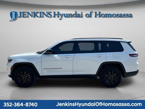 Used 2024 Jeep Grand Cherokee L Altitude image 4