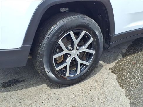 Used 2024 Jeep Grand Cherokee L Limited w/ Luxury Tech Group II image 30