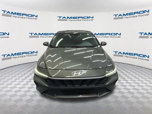 Used 2024 Hyundai Elantra SE FWD image 8