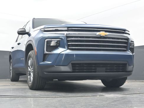 Used 2025 Chevrolet Traverse LT image 25