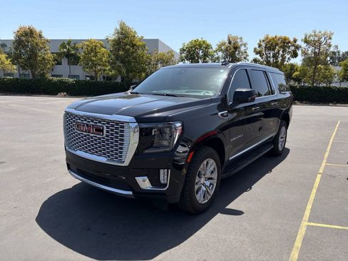 Used 2021 GMC Yukon XL Denali AWD/4WD image 1