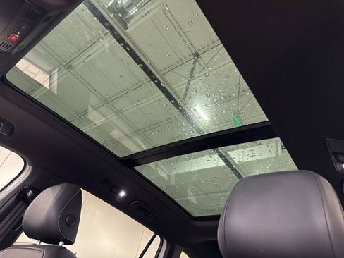 Certified 2022 Volkswagen Tiguan SE R-Line image 27