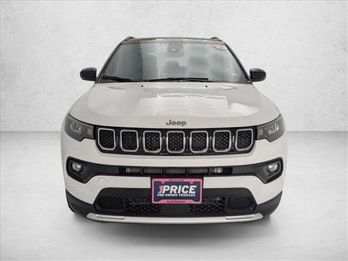 Used 2023 Jeep Compass Limited image 2