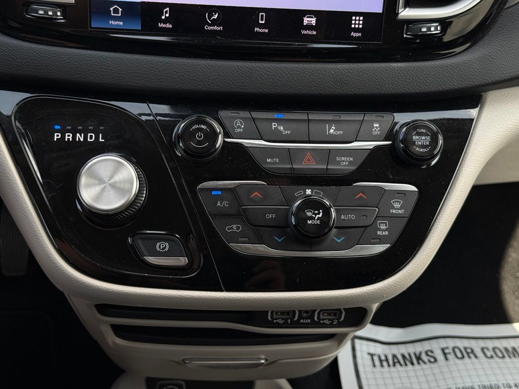 Used 2024 Chrysler Pacifica Touring-L FWD image 37