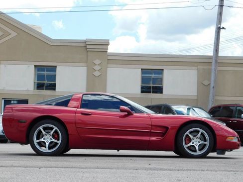 Used 2004 Chevrolet Corvette Coupe w/ Roof Package RWD image 6