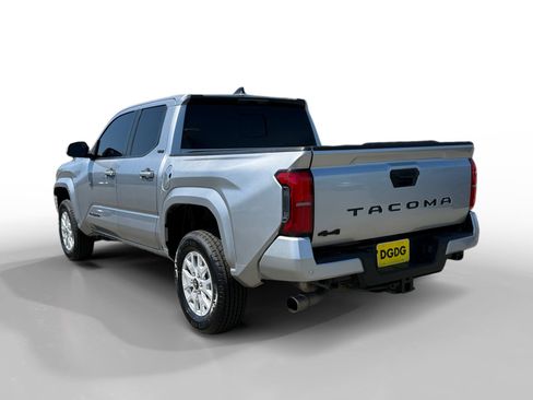 Used 2024 Toyota Tacoma SR5 w/ SR5 Upgrade Package AWD/4WD image 3