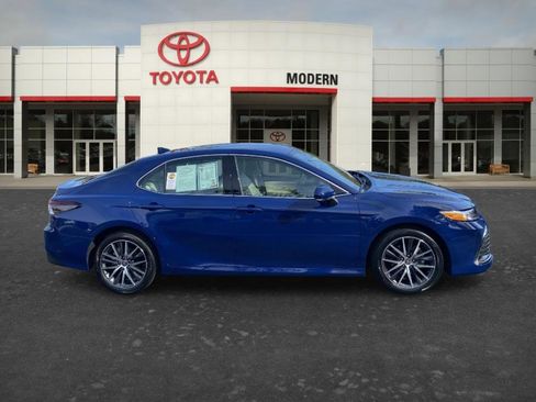 Used 2024 Toyota Camry XLE image 4