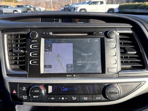 Used 2015 Toyota Highlander XLE image 21