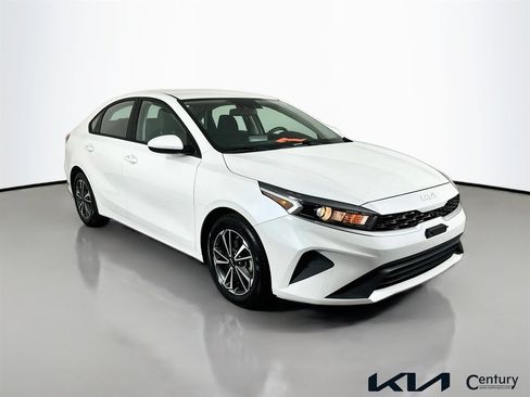 Certified 2023 Kia Forte LXS image 3