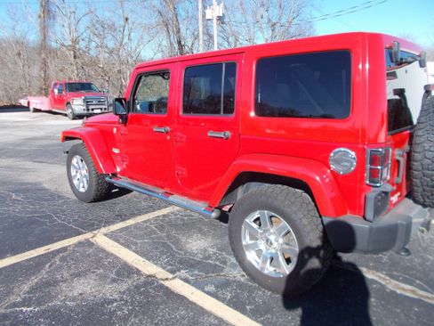 Used 2013 Jeep Wrangler Unlimited Sahara w/ Mopar Chrome Edition Group AWD/4WD image 6