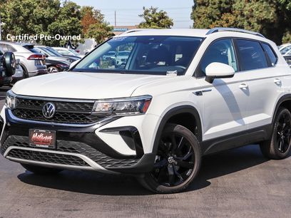 Used 2023 Volkswagen Taos SE w/ Black Wheel Package