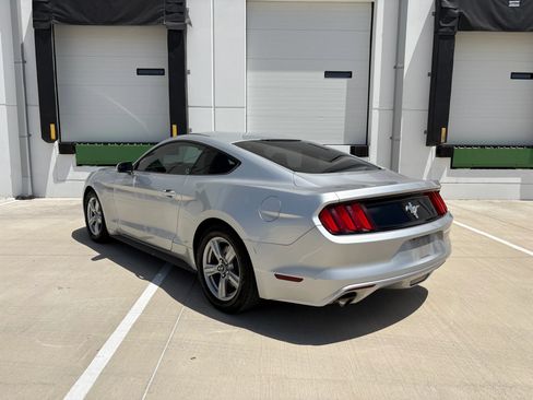 Used 2015 Ford Mustang Coupe RWD image 5