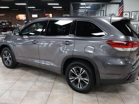 Used 2017 Toyota Highlander Plus AWD/4WD image 3