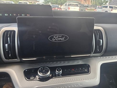 Used 2025 Ford Expedition Active RWD image 17