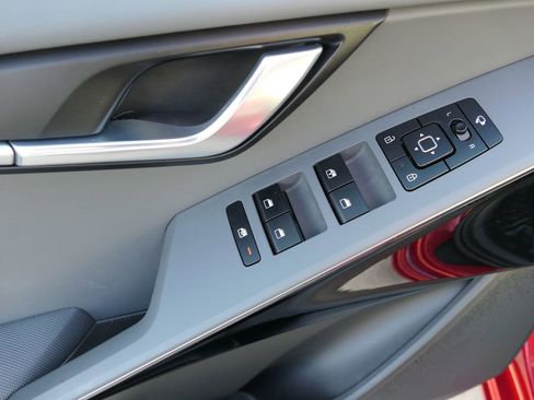 Used 2025 Kia Niro EX Touring image 12