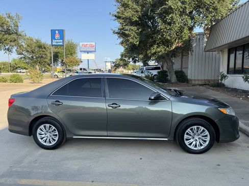 Used 2014 Toyota Camry LE FWD image 2