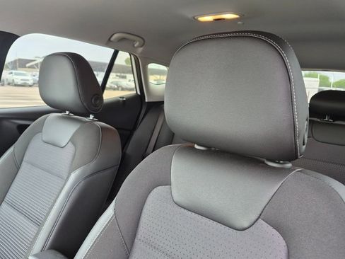Used 2025 Chevrolet Trax LT FWD image 12