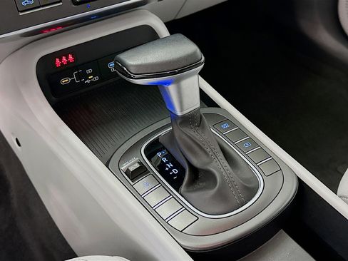 Used 2025 Hyundai Kona SEL image 24