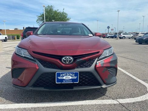 Used 2018 Toyota Camry SE FWD image 6