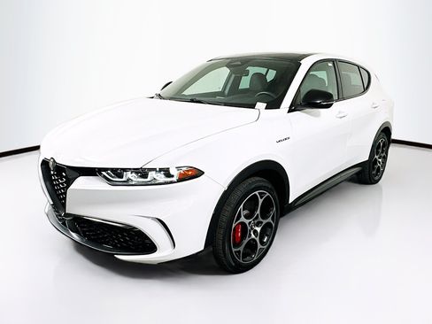 Used 2024 Alfa Romeo Tonale Veloce AWD/4WD image 3
