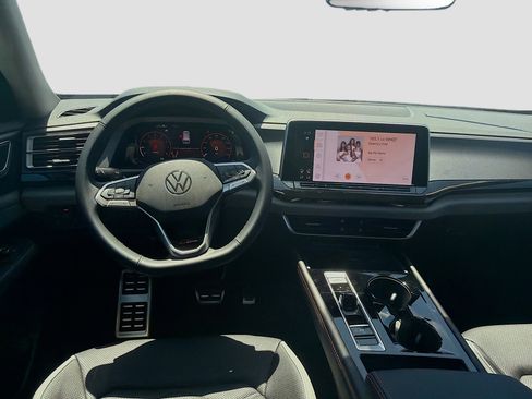 New 2026 Volkswagen Atlas Peak Edition AWD/4WD image 17