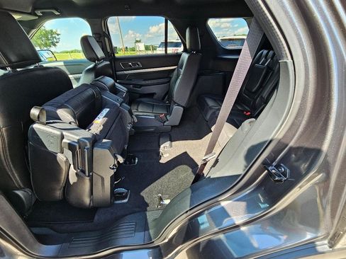 Used 2018 Ford Explorer XLT w/ Equipment Group 202A AWD/4WD image 24