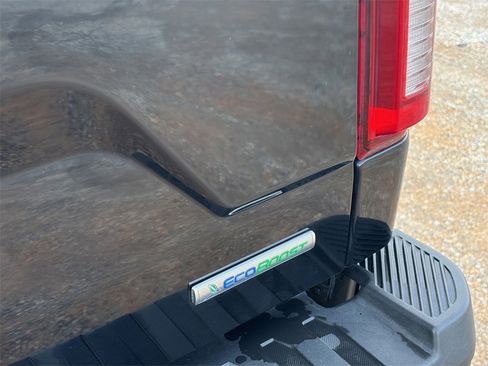 Used 2018 Ford F150 Lariat w/ Equipment Group 502A Luxury image 9