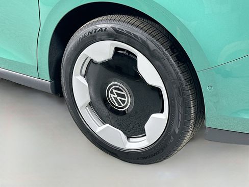 New 2025 Volkswagen ID. Buzz Pro S Plus image 9