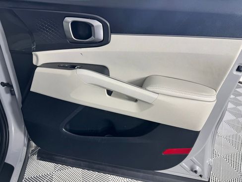 Used 2025 Kia Sorento S image 31