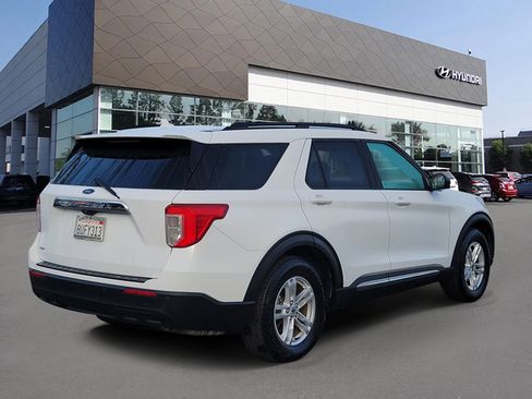 Used 2020 Ford Explorer XLT image 2