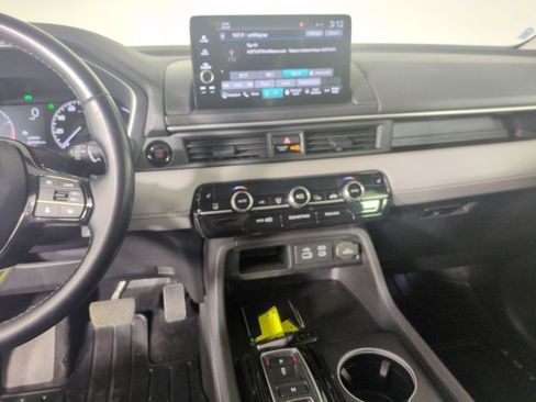 Certified 2023 Honda Pilot Touring image 21