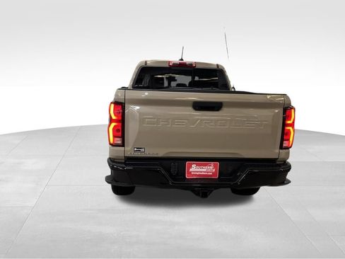 Used 2023 Chevrolet Colorado Z71 w/ Advanced Trailering Package AWD/4WD image 4