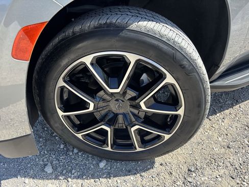 Used 2023 Chevrolet Suburban RST w/ Luxury Package image 13