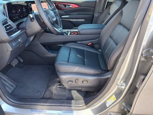 Used 2024 Chevrolet Traverse Z71 w/ Enhanced Driving Package image 9