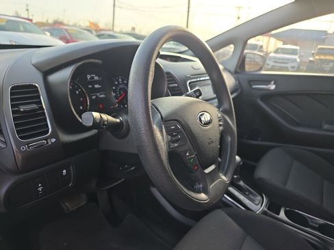 Used 2017 Kia Forte LX image 12