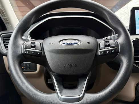 Used 2022 Ford Escape SE image 23