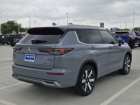 Used 2025 Mitsubishi Outlander SEL image 3