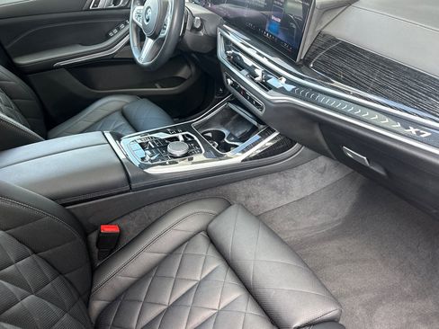 Used 2024 BMW X7 xDrive40i w/ M Sport Package AWD/4WD image 16