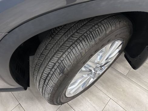 Used 2024 Toyota Highlander Limited image 37