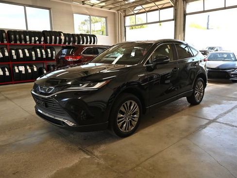 Used 2021 Toyota Venza XLE w/ Softex Package AWD/4WD image 9