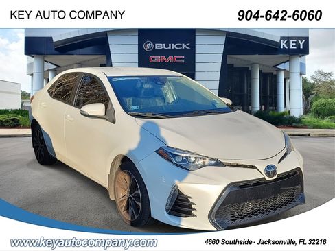 Used 2017 Toyota Corolla SE image 1