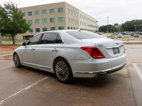 Used 2018 Genesis G90 3.3T Premium RWD image 5