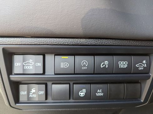 Used 2025 Toyota Tundra Platinum image 27