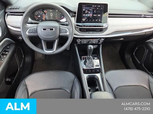 Used 2025 Jeep Compass Latitude AWD/4WD image 9