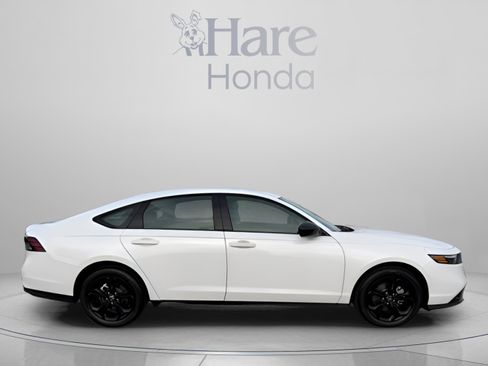 Used 2025 Honda Accord SE image 6