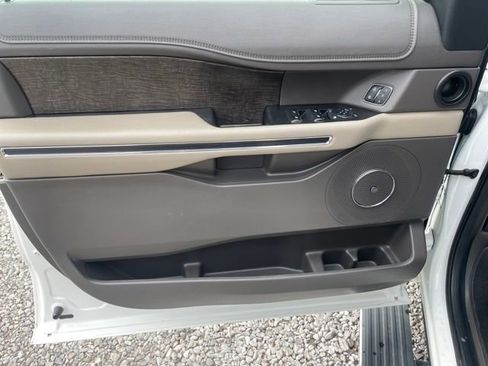 Used 2021 Ford Expedition Limited image 10