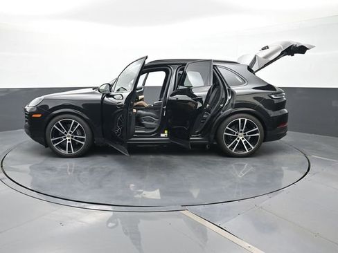 Certified 2024 Porsche Cayenne image 29