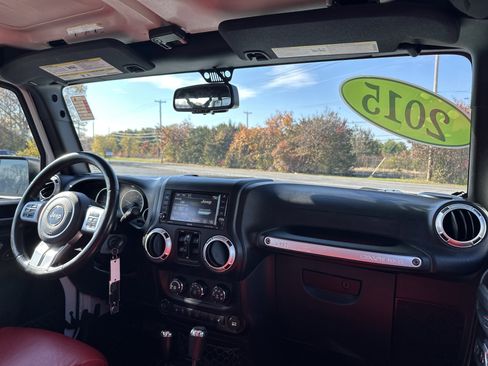 Used 2015 Jeep Wrangler Unlimited Rubicon image 16