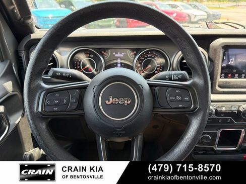 Used 2023 Jeep Gladiator Sport AWD/4WD image 18
