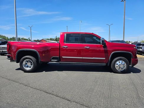 Used 2024 Chevrolet Silverado 3500 High Country w/ High Country Premium Package AWD/4WD image 2